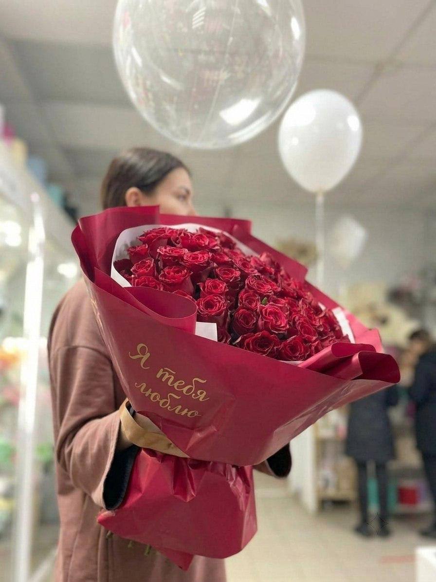 Моно-букет из 75 красных Роз